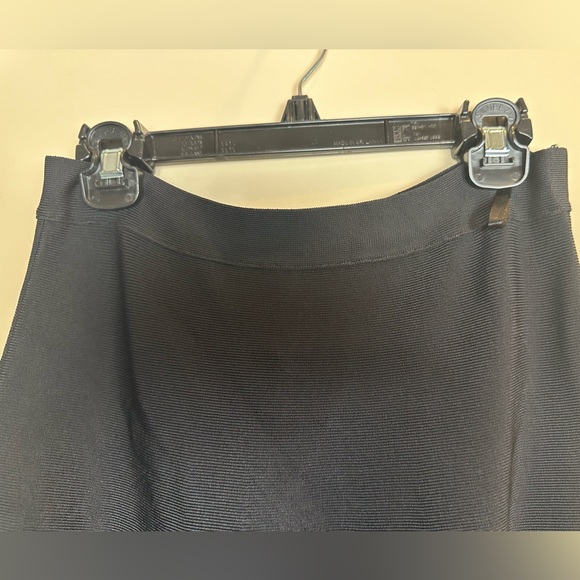 BCBG MAXAZRIA black flowy skirt - Picture 4 of 4